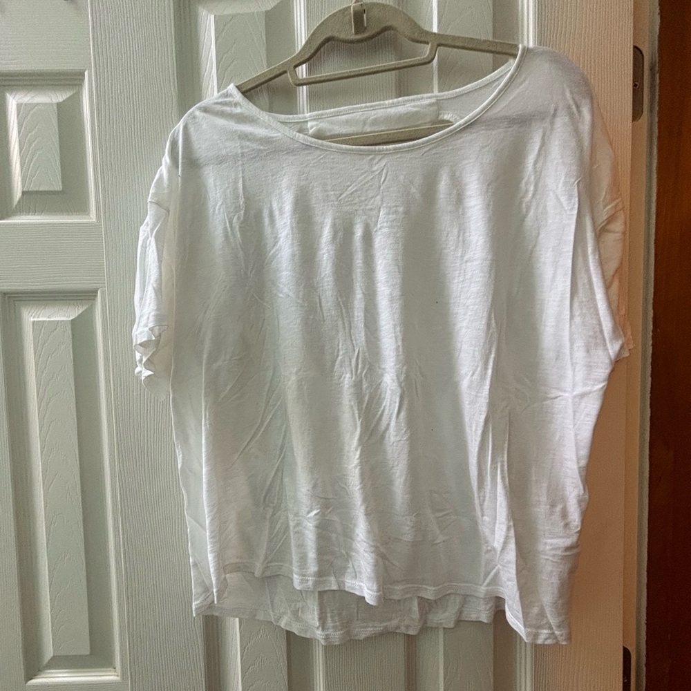 Fabletics White tee shirt with open back size XL